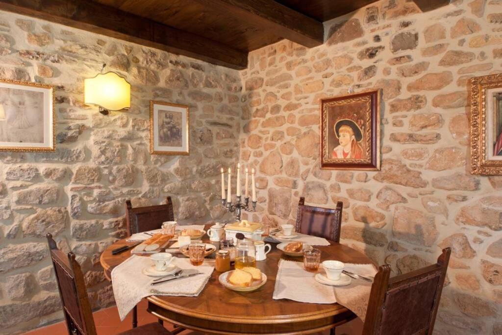 Villa Liz Tuscany, Private Pool, Hot Tub, Property Fenced, Pets Allowed Poppi Exterior foto
